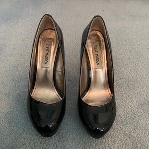 Steve Madden Shiny Patent Leather Black Pumps